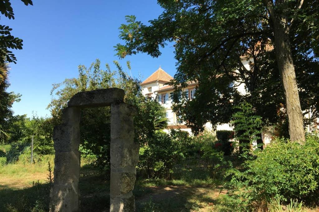 Domaine de Ménerque - petit château avec piscine Lisle-sur-Tarn Exterior foto