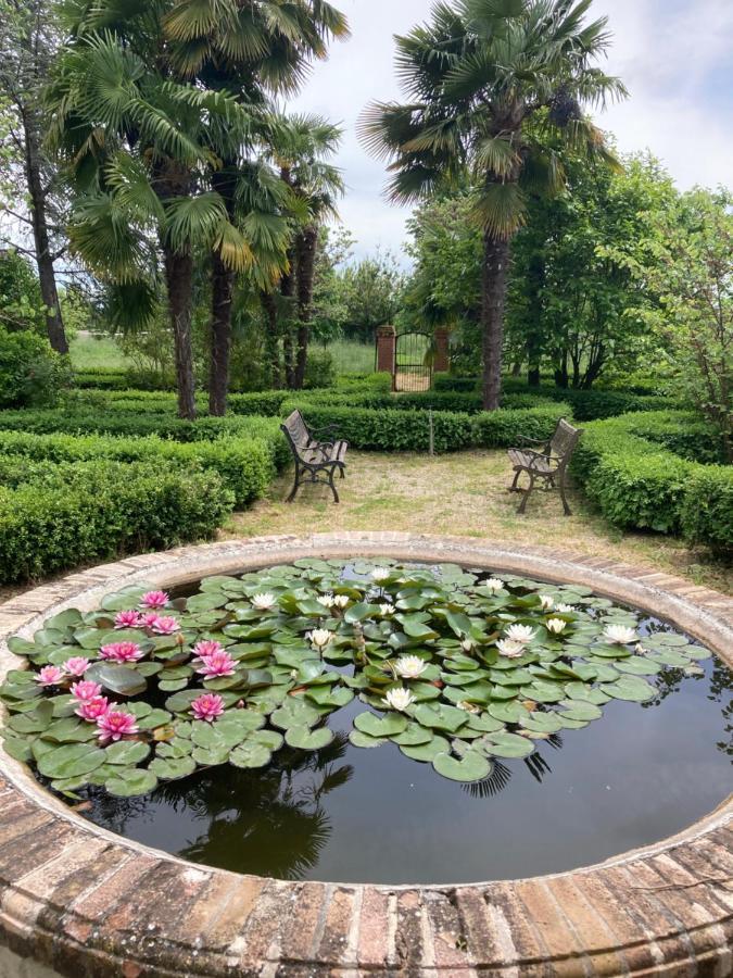 Domaine de Ménerque - petit château avec piscine Lisle-sur-Tarn Exterior foto
